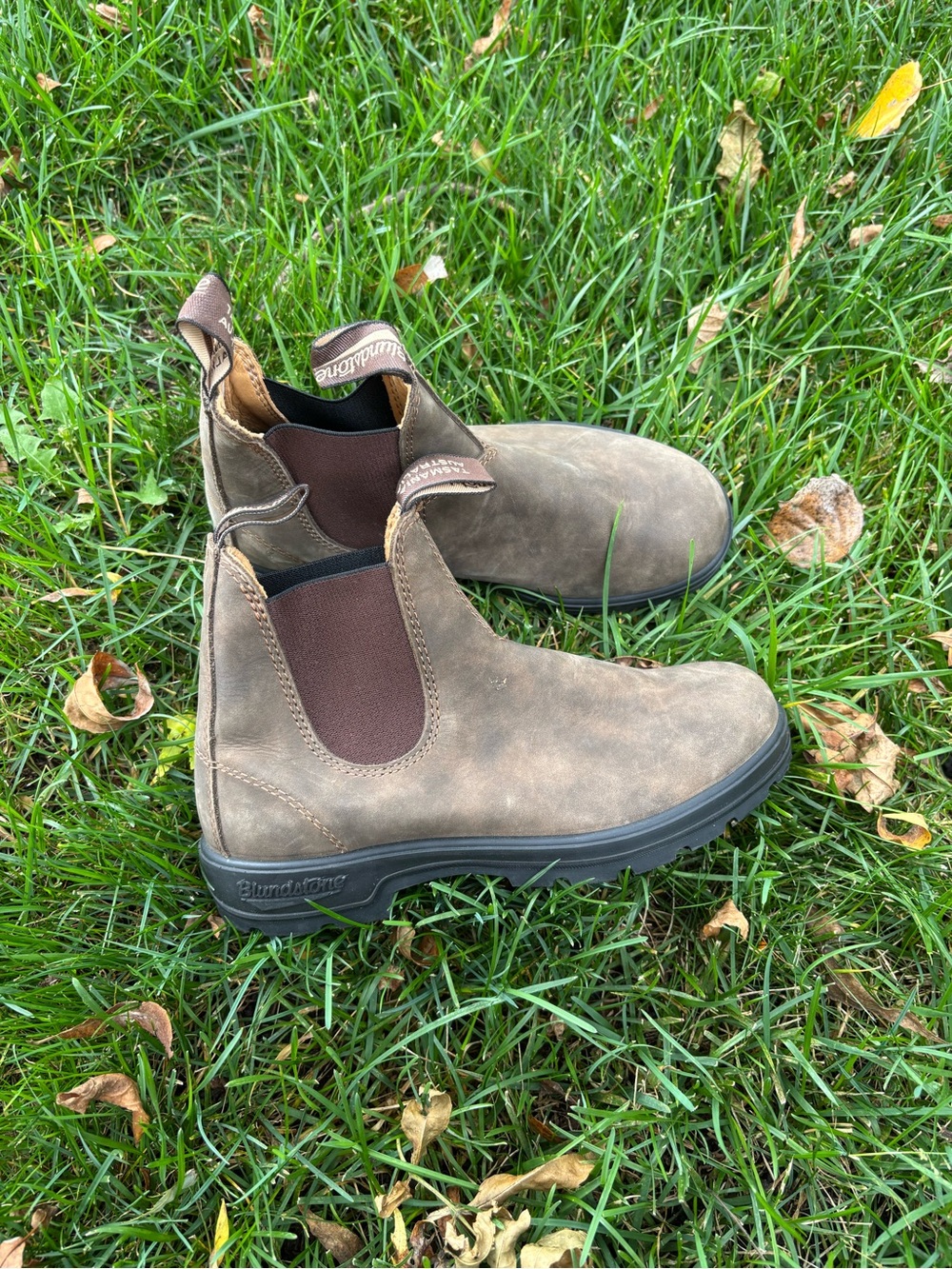 Like new Blundstone Brown Leather Chelsea Boots